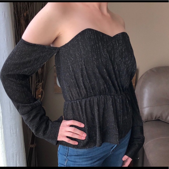 en elly Tops - NWOT Large En Elly Brand Off The Shoulder Blouse